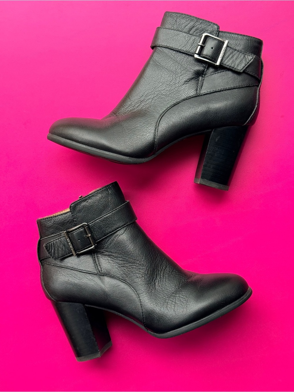 Vionic Alison Black Leather Block Heel Ankle Boots Buckle Zip Booties Size 5 EUC